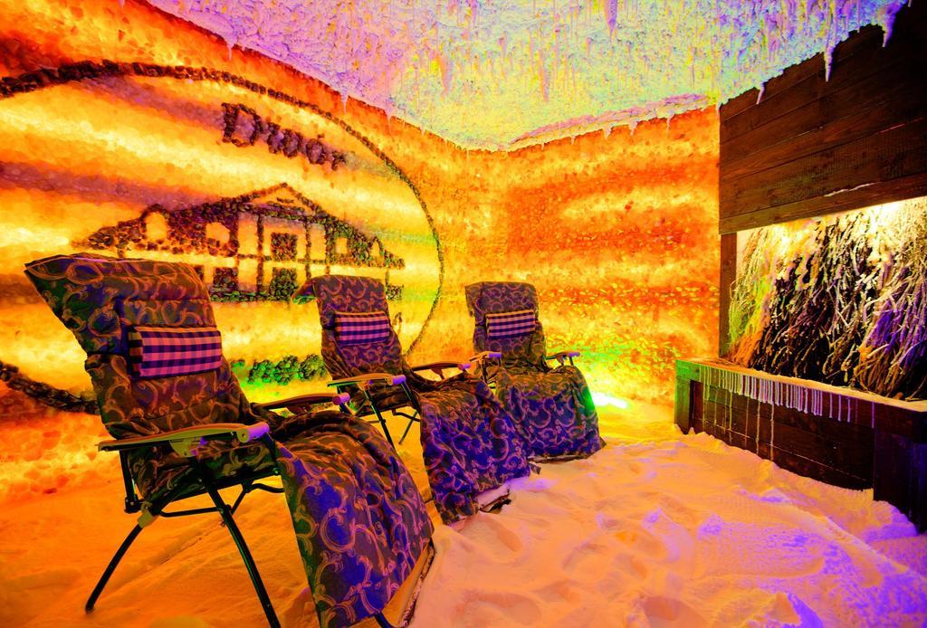 ホテル Dwor Czarneckiego Porosły エクステリア 写真